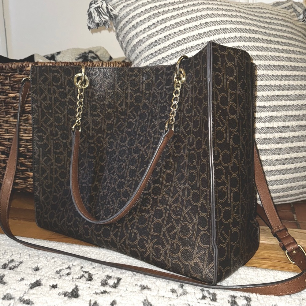 Calvin Klein Signature Tote Bag